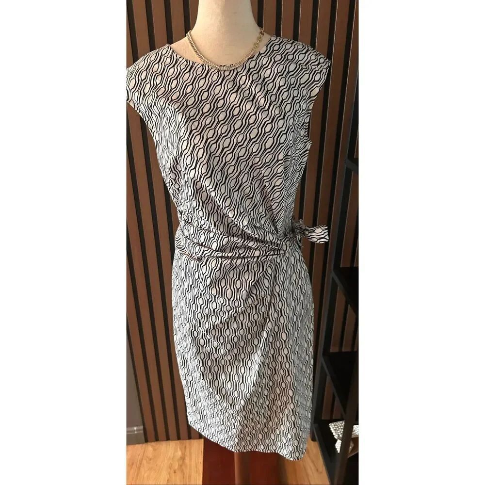 Ann Taylor Women's Black White Sleeveless Wrap Dress Sz 6 Work Party Church styl